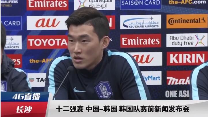 从照片来看，女侠的战衣在续集中得到了升级